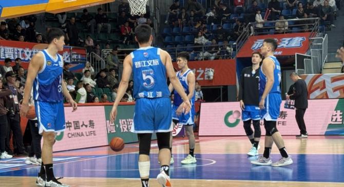 福建男篮击败湖北男篮，豪取胜利