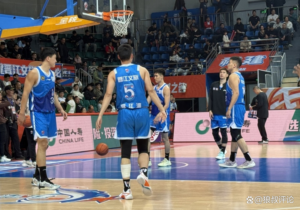 福建男篮击败湖北男篮，豪取胜利
